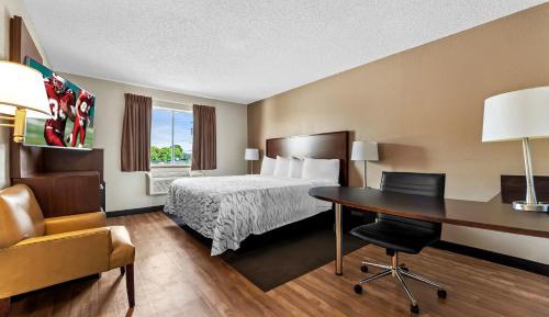 Premium King Room Smoke Free (Upgraded Bedding and Snack Box)