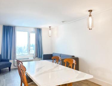 One bedroom Efficiency Suite, Queen Bed