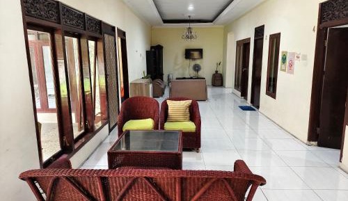 Twin Room with Shared Bathroom