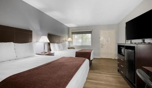 Queen Room with Two Queen Beds - Non-Smoking