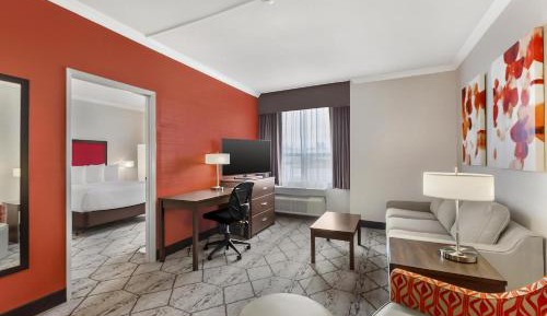 Queen suite with Kitchenette - Non-Smoking