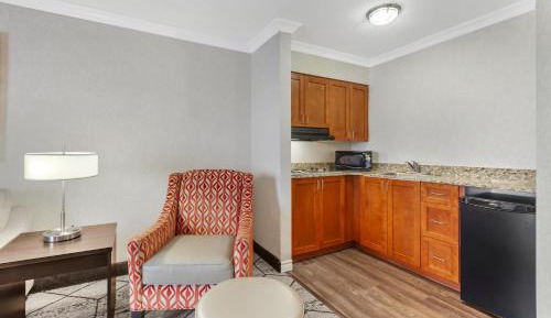 King Suite with Kitchenette - High Floor/Non-Smoking