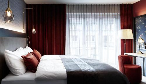 Standard King Room Street Side