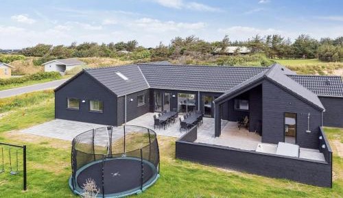 Eight-Bedroom Holiday Home