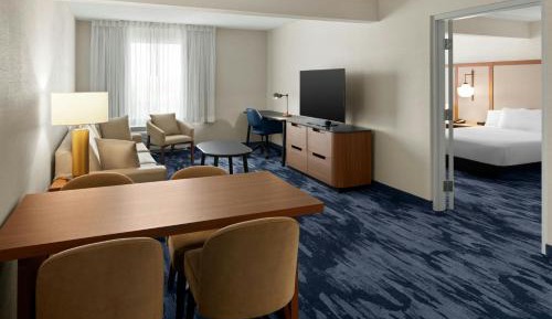 One-Bedroom Queen Suite with Two Queen Beds, Bathtub and Sofa Bed - Mobility Access
