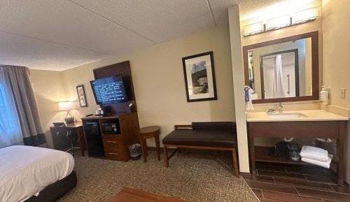 King Suite - Non-Smoking