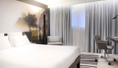 Executive Queen Room with Single Sofa Bed