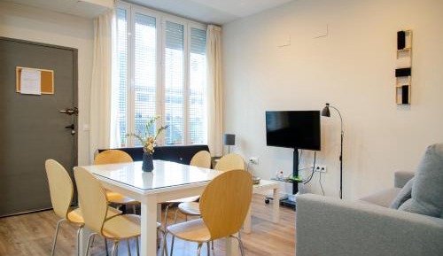 Deluxe One-Bedroom Apartment
