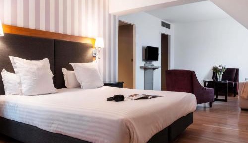 Privilege Room with One Double Bed and Sofa