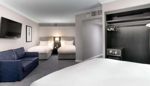 Family Room with One Double Bed, Two Single Beds and One Sofa Bed