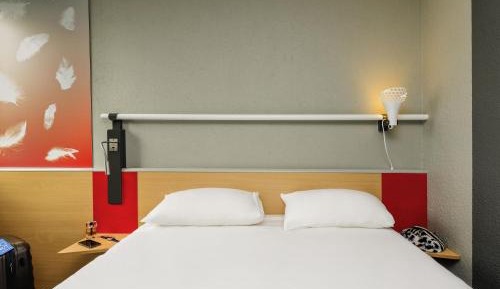 Standard Room with 1 Double and 1 Single Bed