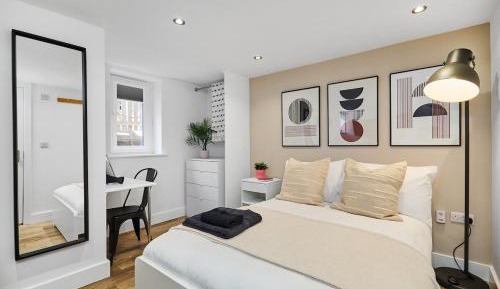 Apartment with Shower