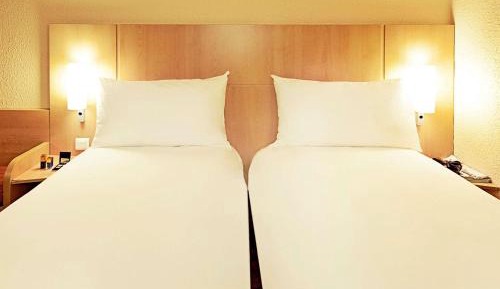 Standard Room with Two Single Beds