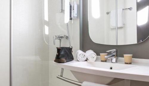 Standard Room with One Double Bed and One Single Bed