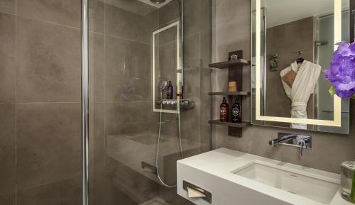 Executive Queen Room with Double Sofa Bed