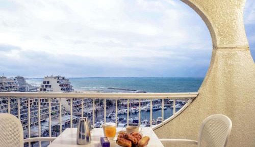 Classic Twin Room with Harbor View