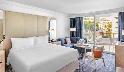 Hairpin Room with City View and 1 King Bed