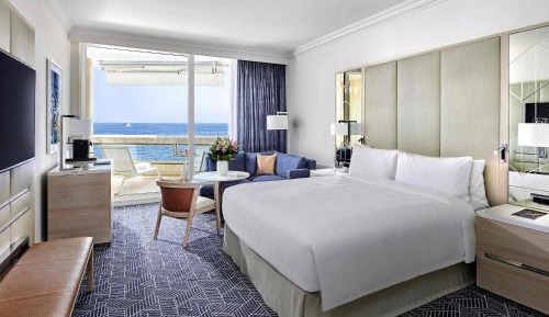 Deluxe King Room with Sea View