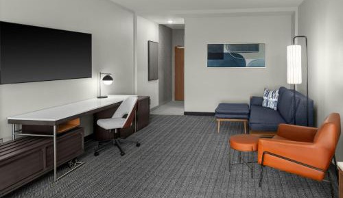 Queen Suite with Sofa Bed - Hearing Accessible