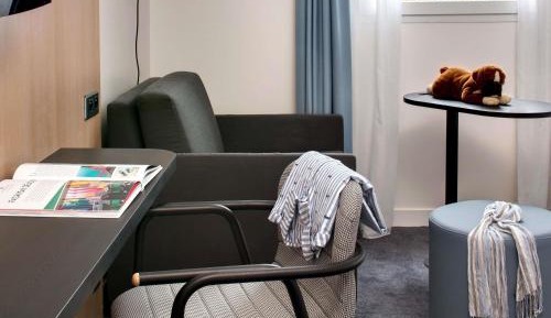 Standard Queen Room with Sofa