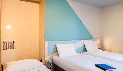 Standard Room With Three Single Beds