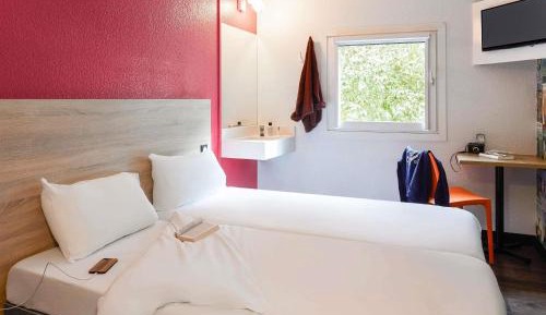Side-Car Twin Room with Shared Bathroom