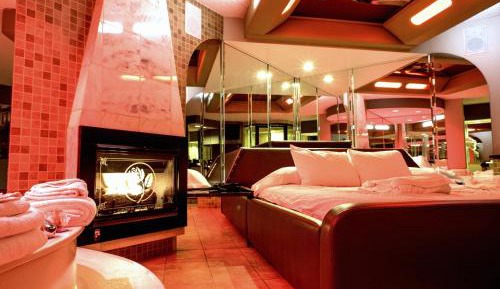 King Studio with Sofa Bed
