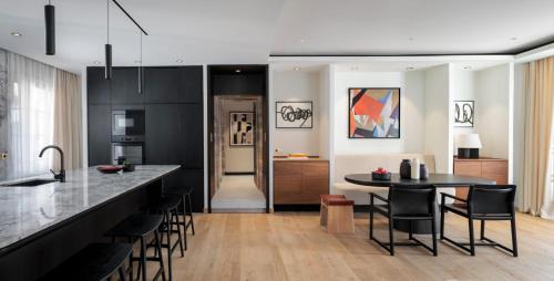 One-Bedroom Deluxe Apartment