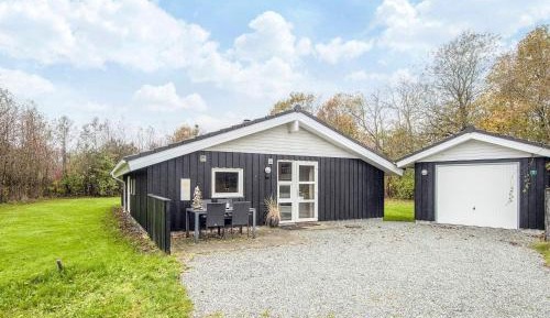 Three-Bedroom Vacation Home 