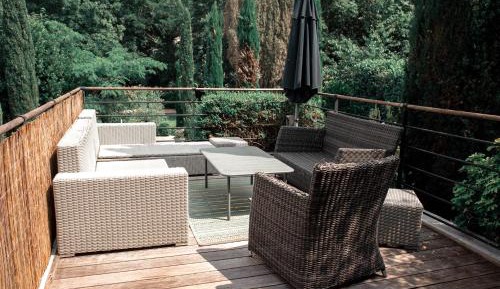 One-Bedroom Apartment with Pool View