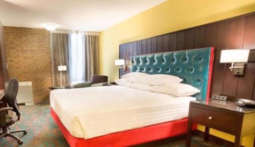 Deluxe King Room - Mobility/Hearing Accessible - Non-Smoking