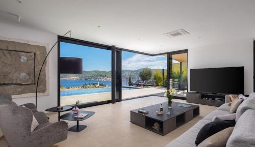 Five-Bedroom Holiday Home