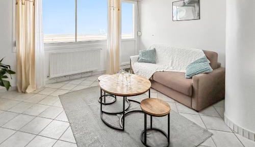 One-Bedroom Apartment with Sea View