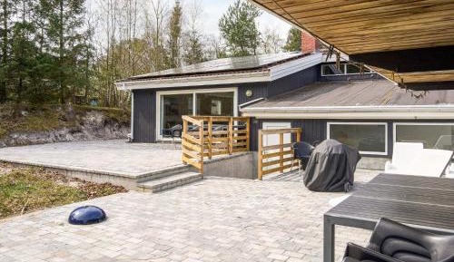 Five-Bedroom Holiday Home