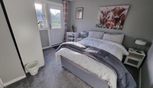 Deluxe One-Bedroom Apartment with Garden View