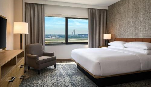 One-Bedroom King Suite - Club Level