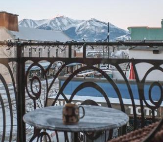 Suite with Mountain View