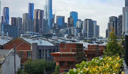 3 bedroom 4 bathroom Townhouse on level 2 with Tandem Parking