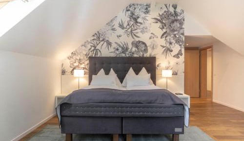 Suite with Lake View