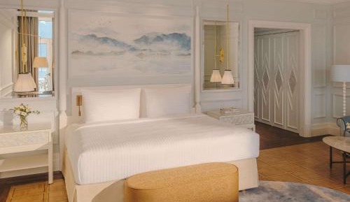 Signature Room with Lake View
