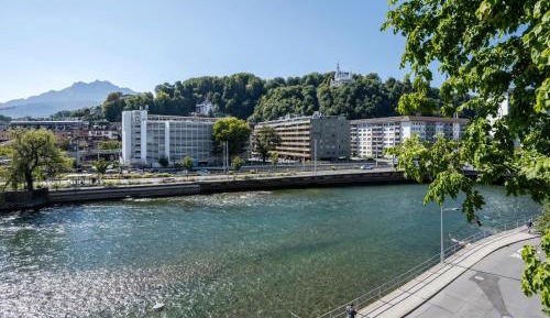 Double Room with Balcony and River and Mountain View