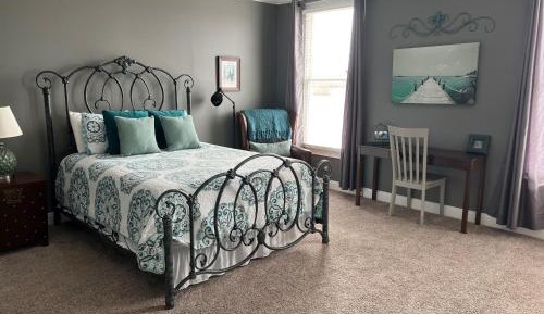 Deluxe Queen Room