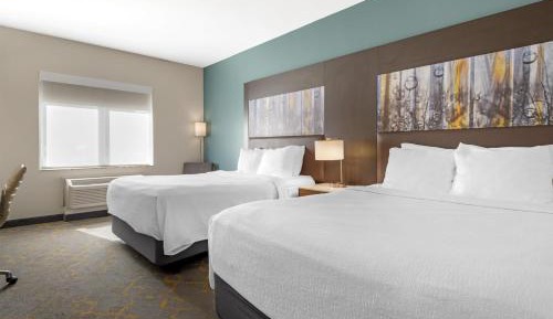 Queen Room with Two Queen Beds and Roll-In Shower - Mobility Access/Non-Smoking