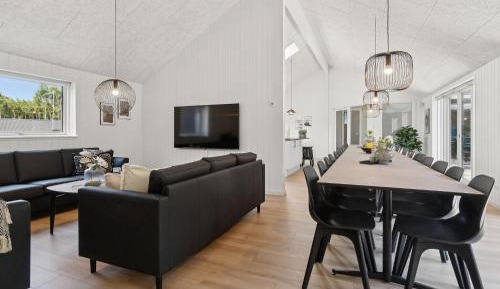 Ten-Bedroom Holiday Home