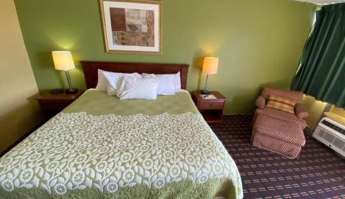 Standard King Room - Non-Smoking 