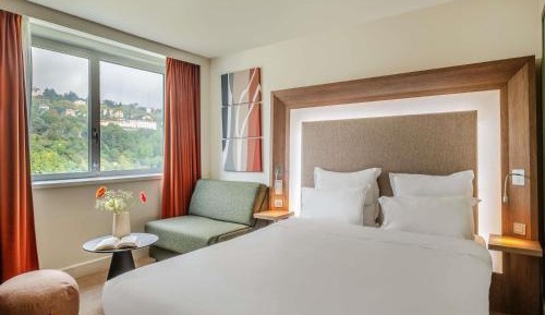 Executive Double Room with Sofa and River View