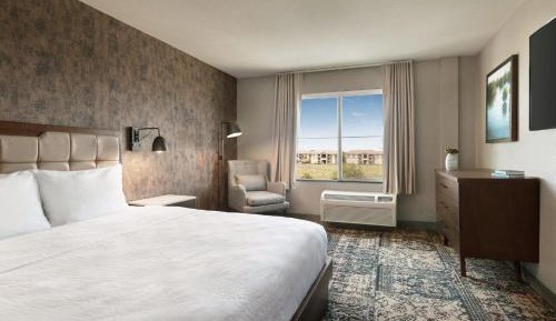 Suite, 1 King, Alternate bed: sofa bed, Corner room