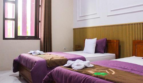 Twin Room with Shared Bathroom