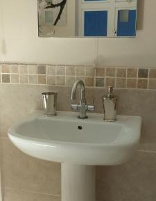 Deluxe Double Room (1 adult + 2 children)