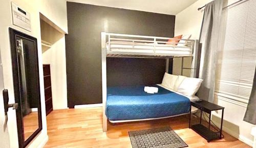 Basic Triple Room with Shared Bathroom